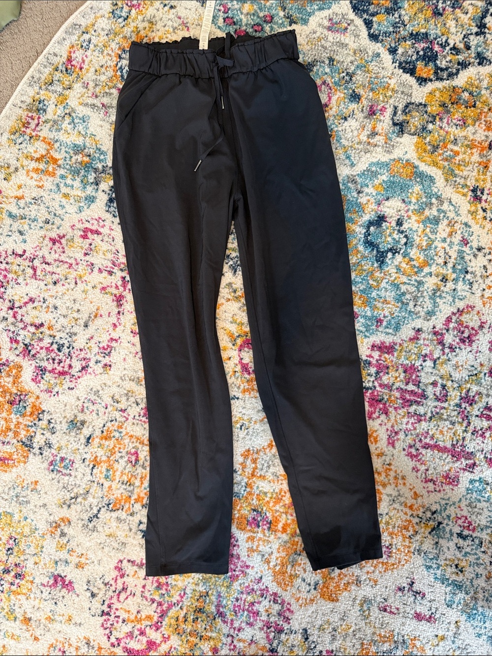 Lululemon on the fly 7/8 Women's Drawstring Jogger Pants great condition - Picture 4 of 4
